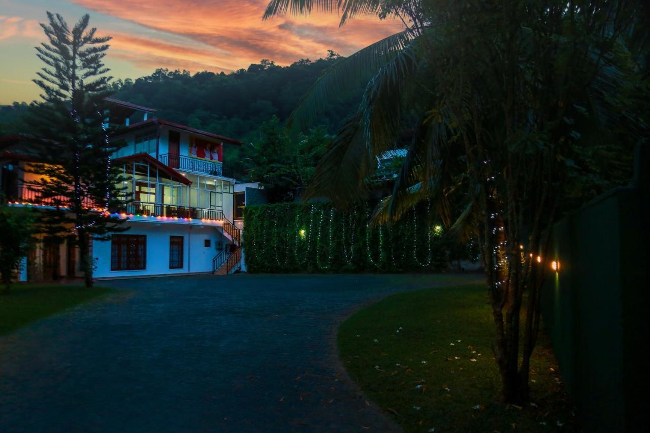 Queens Lodge Kandy Exterior photo